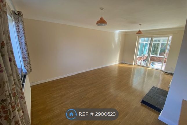 Woodlands Close, Mold photo 5