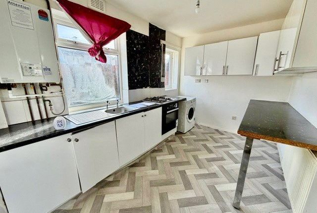 203, Canterbury Avenue, West Yorkshire photo 2