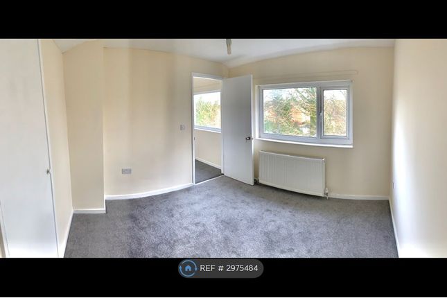 Travellers Lane, Hatfield photo 5