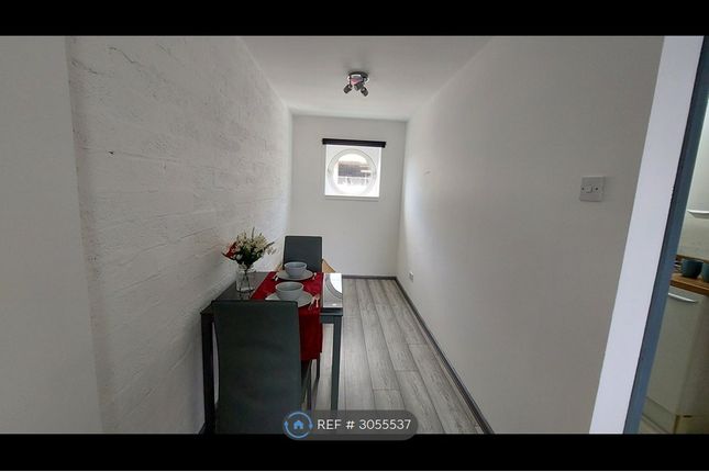 Flat, Marquis Street, Leicester photo 3