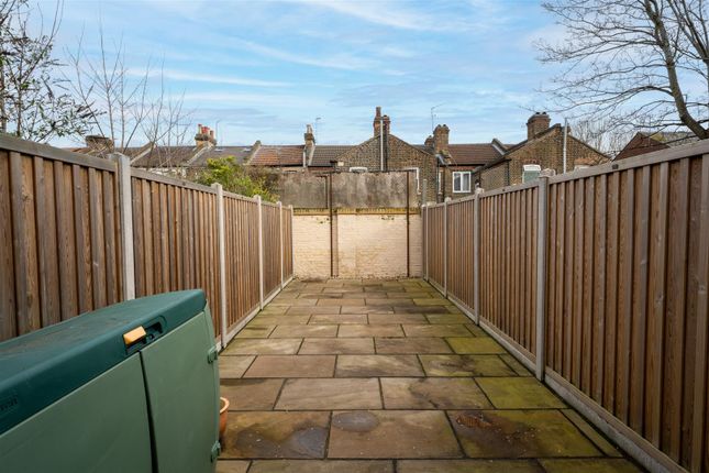 Terraced house for sale in Magpie Close, London