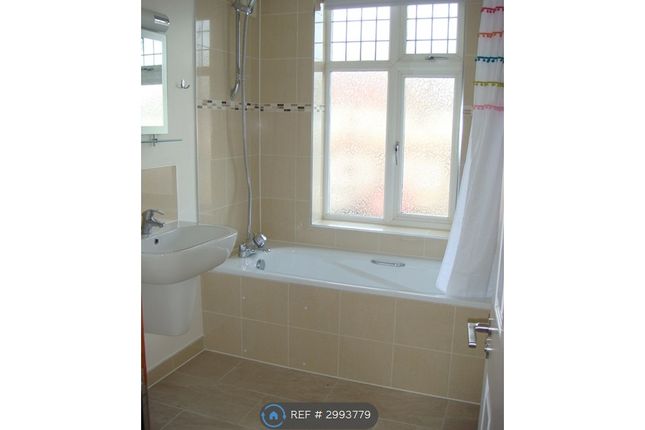 Taunton Avenue, Hounslow photo 4