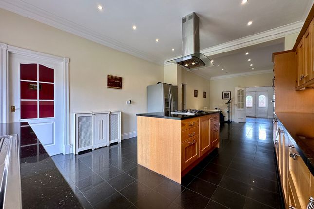 252 Noak Hill Road, Billericay photo 3
