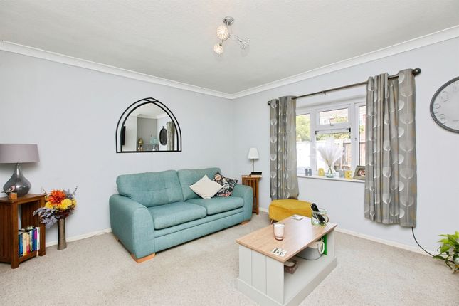 52, West End Drive, Derby photo 4