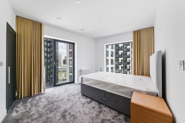 Flat for sale in Meade House, Lyell Street, London City Island