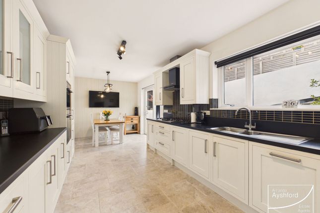 38 Broadsands Avenue, Paignton photo 4