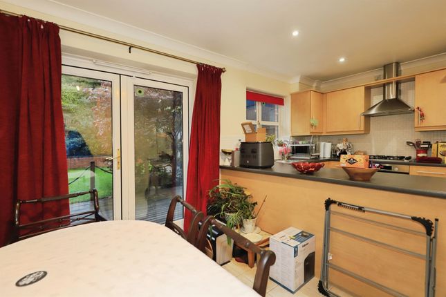 47, Ray Mercer Way, Kidderminster photo 3