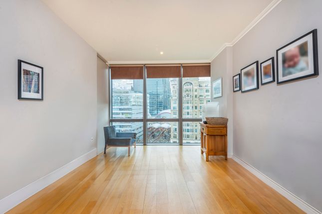 Flat for sale in West India Quay, 26 Hertsmere Road