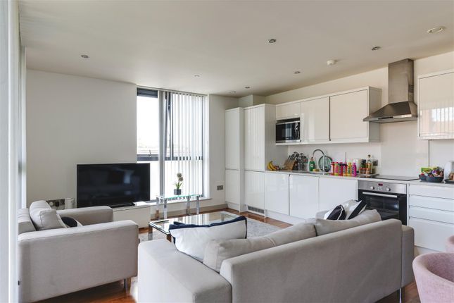 Flat 7, 1A, Shore Place, London photo 4