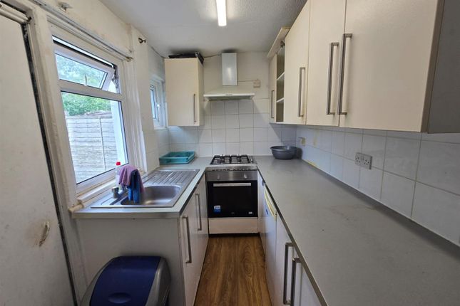 17, Wimborne Road, London photo 2