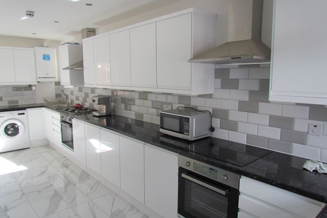 Bedfont Close, Feltham photo 4