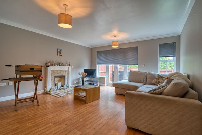 31, Hawthorn Avenue, Gillingham photo 2