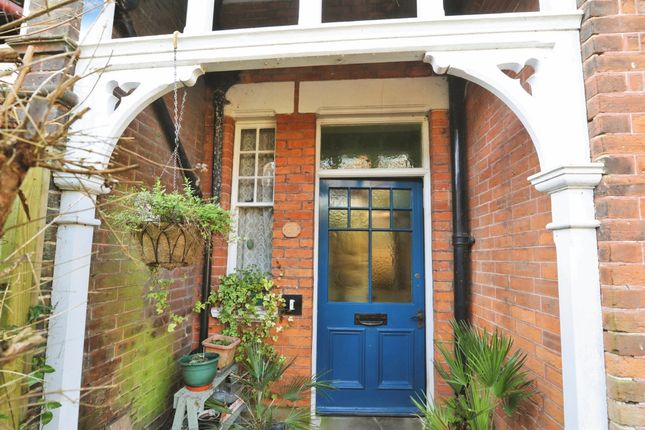 25, Woodland Vale Road, St. Leonards-On-Sea photo 2