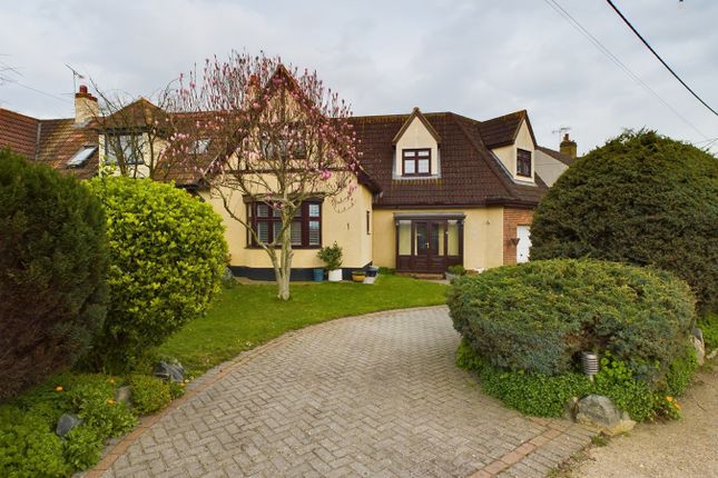 Semi-detached house for sale in Recreation Avenue, Corringham