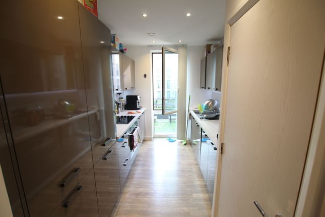 Flat 27, Welford Court, Edgware photo 3