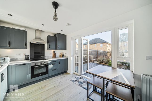 29, Strickland Way, Wimborne photo 2