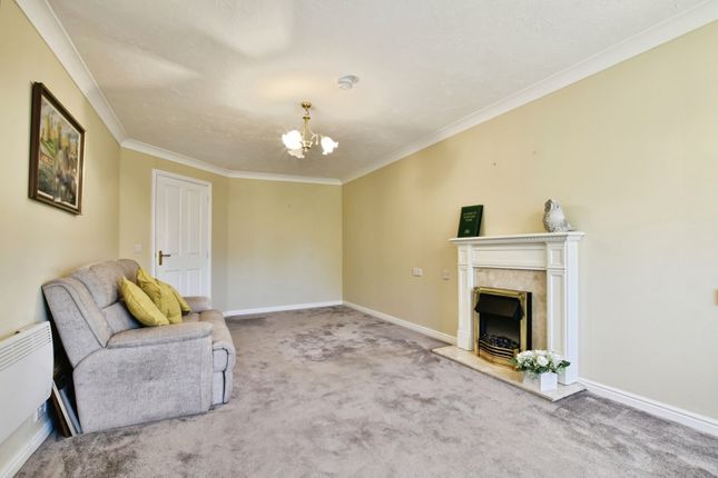 42, Howard Court, Timperley photo 4