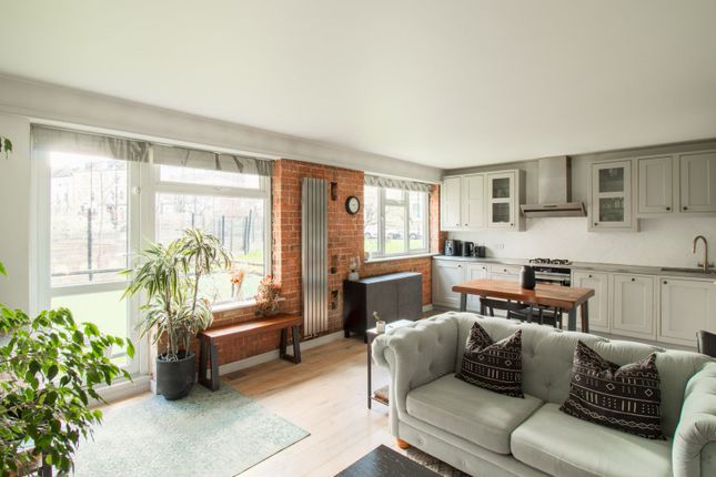 Thumbnail Flat for sale in Green Lanes, London