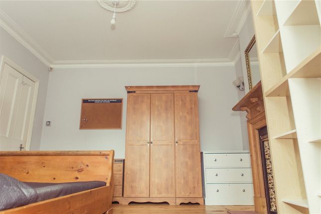 10, Leas Road, Surrey photo 4