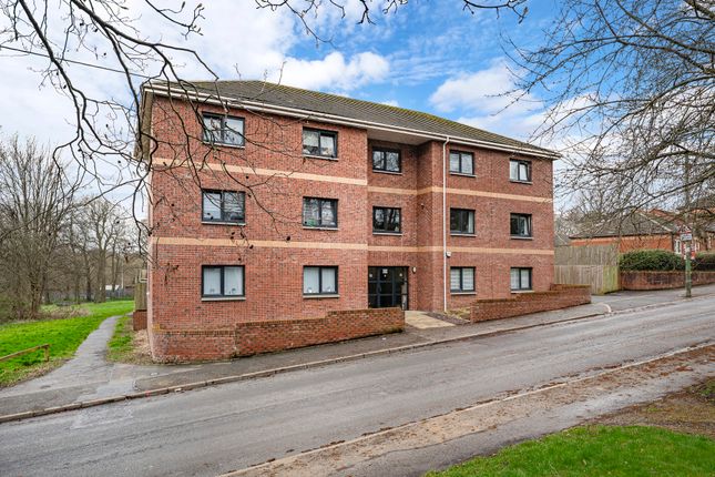 3-bed flat on Flat 1/2, 212 Carmyle Avenue, Glasgow, £150,000