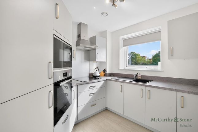 39 Lionheart Court, Sewardstone Road, Waltham Abbey photo 2