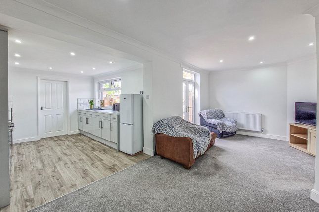 28, Feeches Road, Southend-On-Sea photo 3