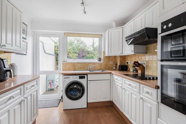 23, Thorncliff Close, Torquay photo 4