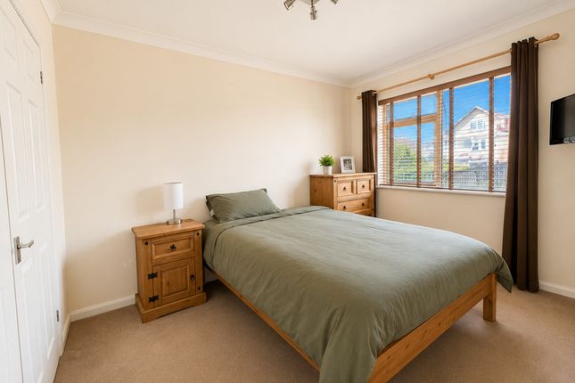 Flat 1, 58, Greensward Lane, Hockley photo 4