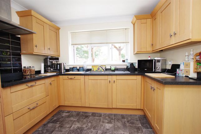6, Laughton Way, Swindon photo 4