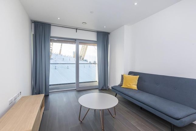 Flat to rent in St. Alfege Passage, London