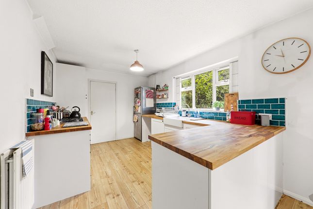 19, Stonegate Lane, Leeds photo 4