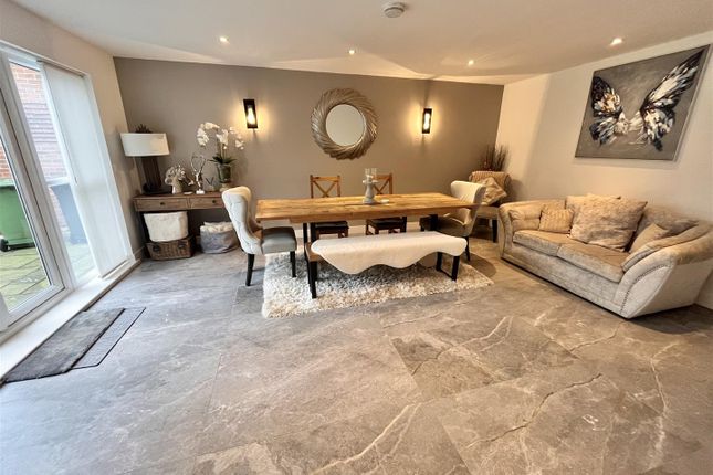 6, Wellfield Place, Wilmslow photo 4