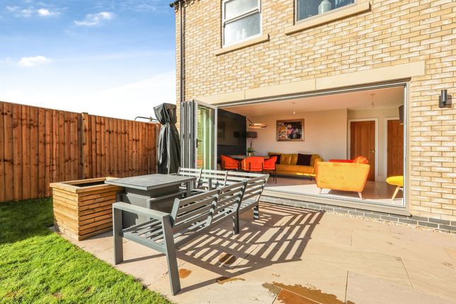 9, Shuttleworth Drive, Doncaster photo 2