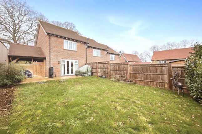 8, Bennetts Rest, Hampshire photo 3