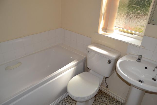 8, Manygates Court, Wakefield photo 5