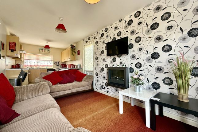 96, Fourth Avenue, Bridlington photo 3