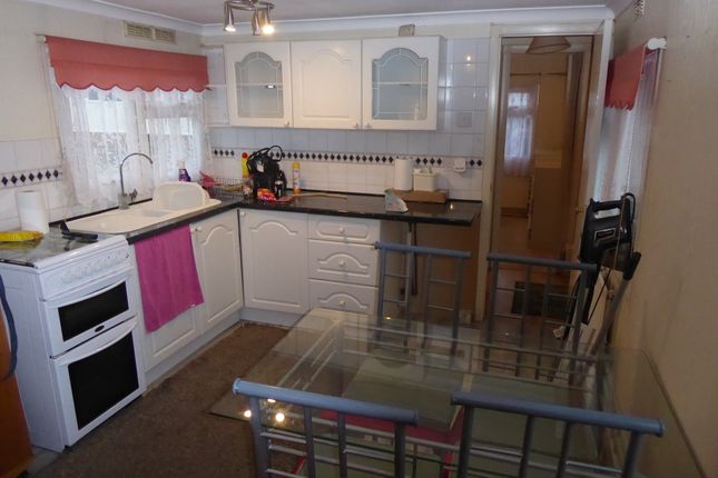 15, Hill Corner Farm Park, Sandy Lane, Cove, Farnborough photo 2