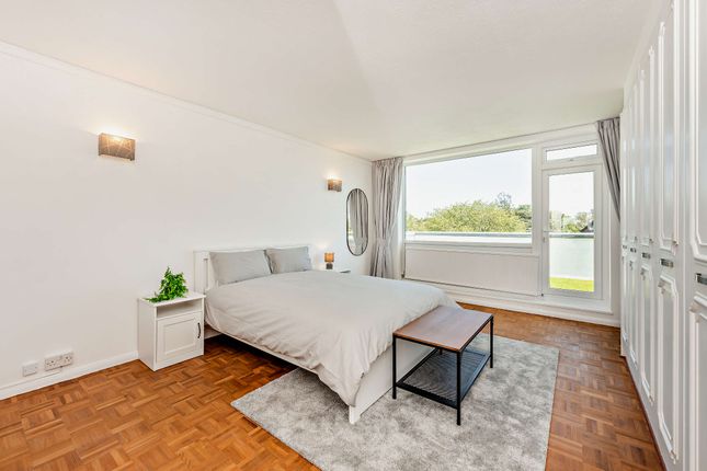 Penthouse to rent in Rectory Road, Beckenham, Kent, Greater London