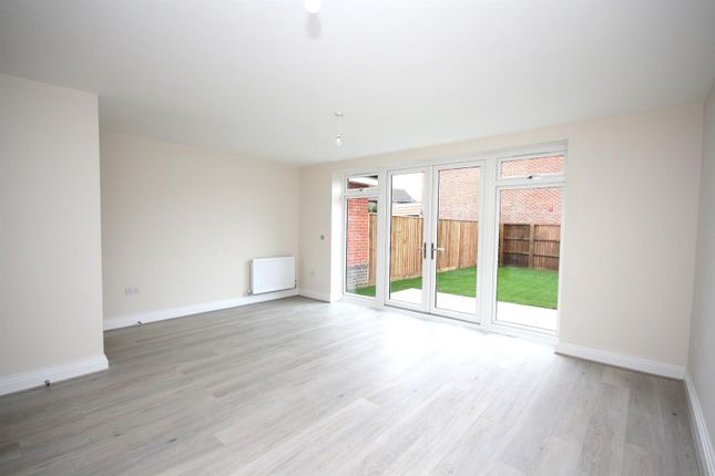 34, Oaks Lane, Leatherhead photo 3