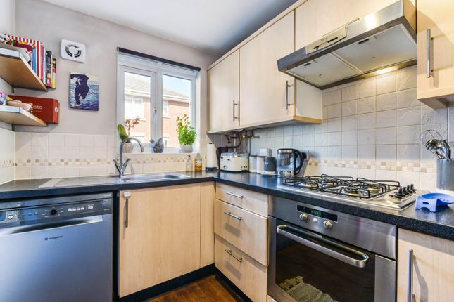 2, Robinson Way, Chichester photo 4