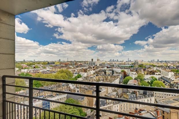 Thumbnail Flat to rent in Point West, Cromwell Road, London