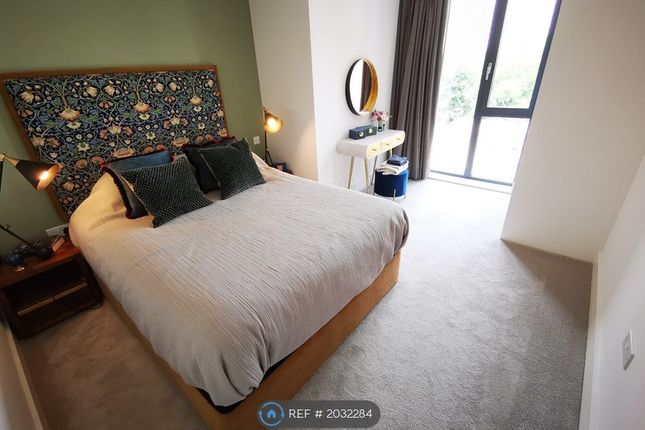 Flat to rent in Sandown House, Staines-Upon-Thames