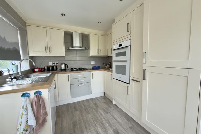 217, Gibson Lane, Leeds photo 3