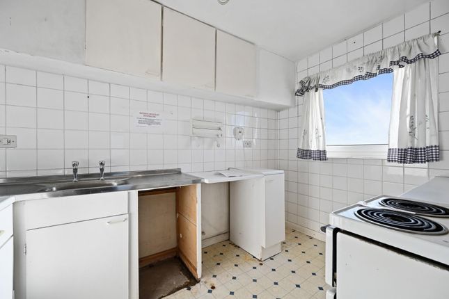 Flat 31, Gilbert Court, Green Vale, Ealing photo 3