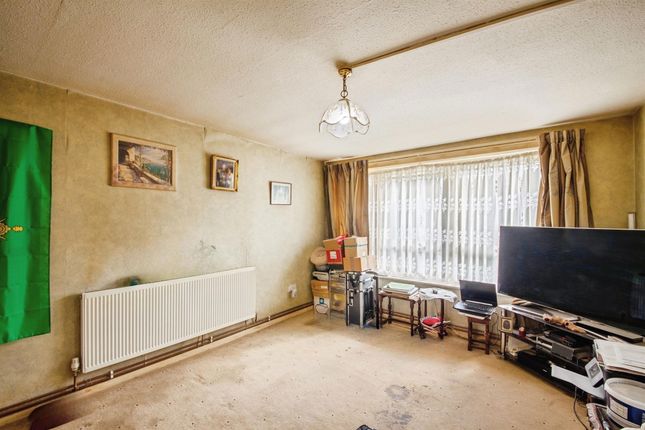 43, Gisbourne Court, LEICESTER photo 2
