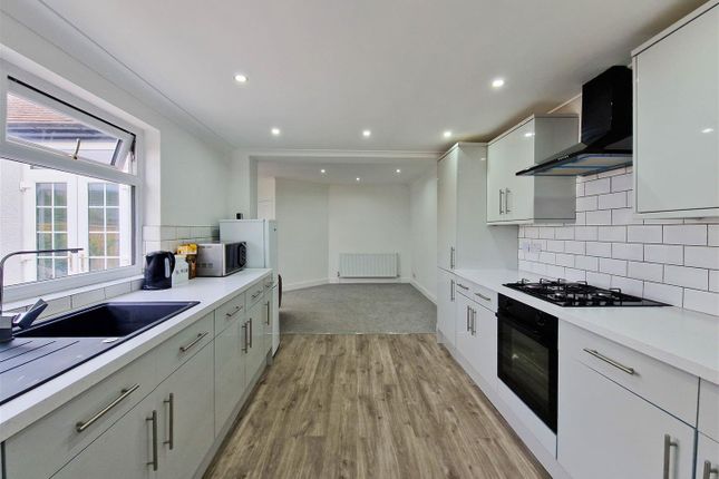 2-bed other on 28, Feeches Road, Southend-On-Sea, £350,000