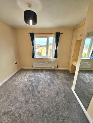 Town house to rent in Lauderdale Crescent, Grove Village, Manchester