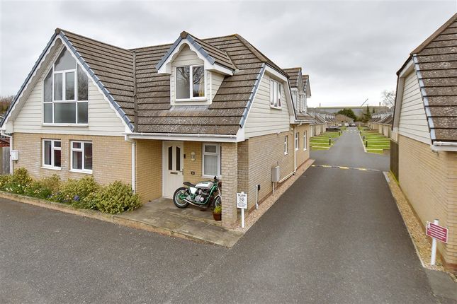 4-bed house on Avenue Road, Sandown, £250,000