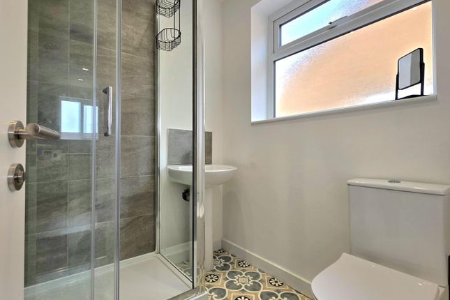 24, Kestrel Drive, Sheffield photo 3