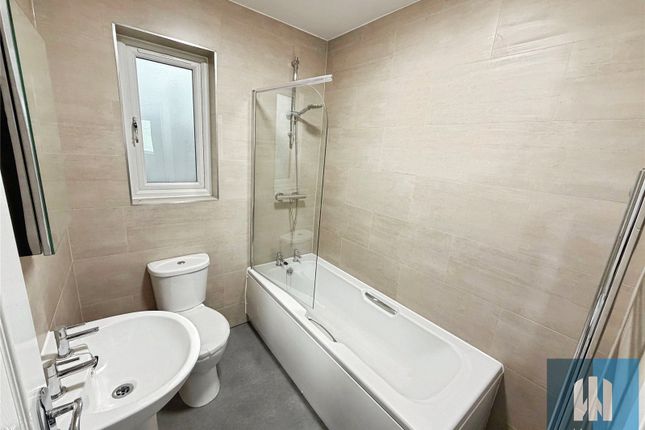 31, Birkhouse Lane, Huddersfield photo 5